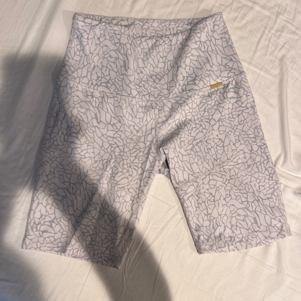 Cleo Harper Gray Patterned Shorts
